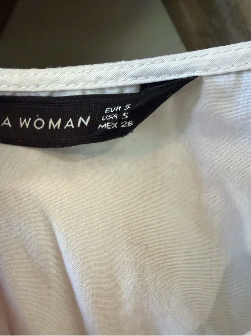 white Zara Woman topstitching blouse with puff sleeves. Size small.